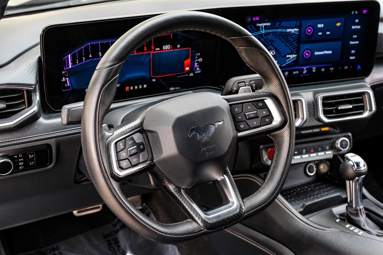 Ford Mustang Vehicle Main Gallery Image 14