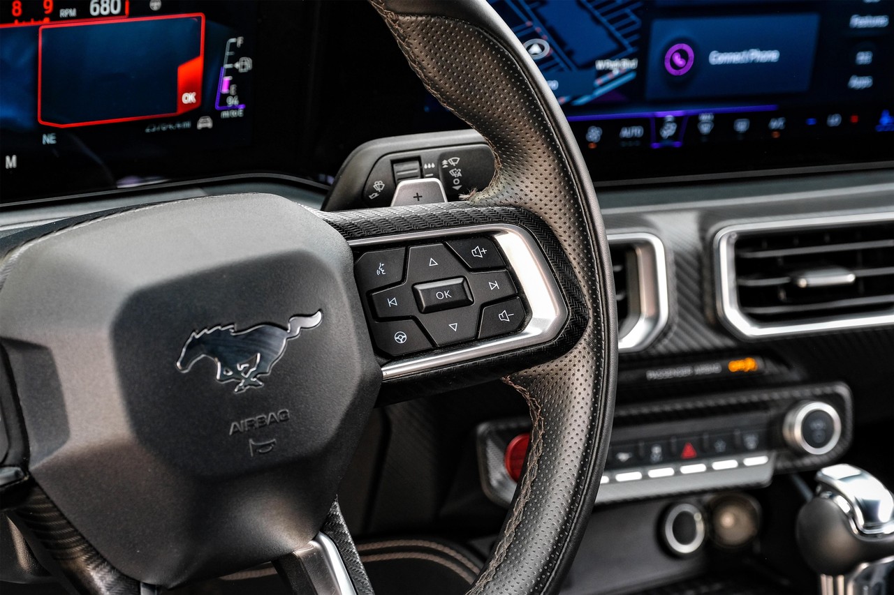 Ford Mustang Vehicle Main Gallery Image 16
