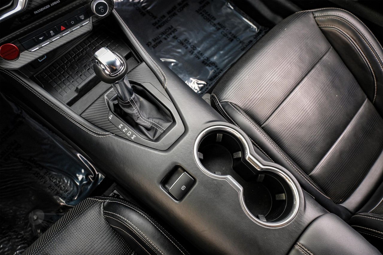 Ford Mustang Vehicle Main Gallery Image 22