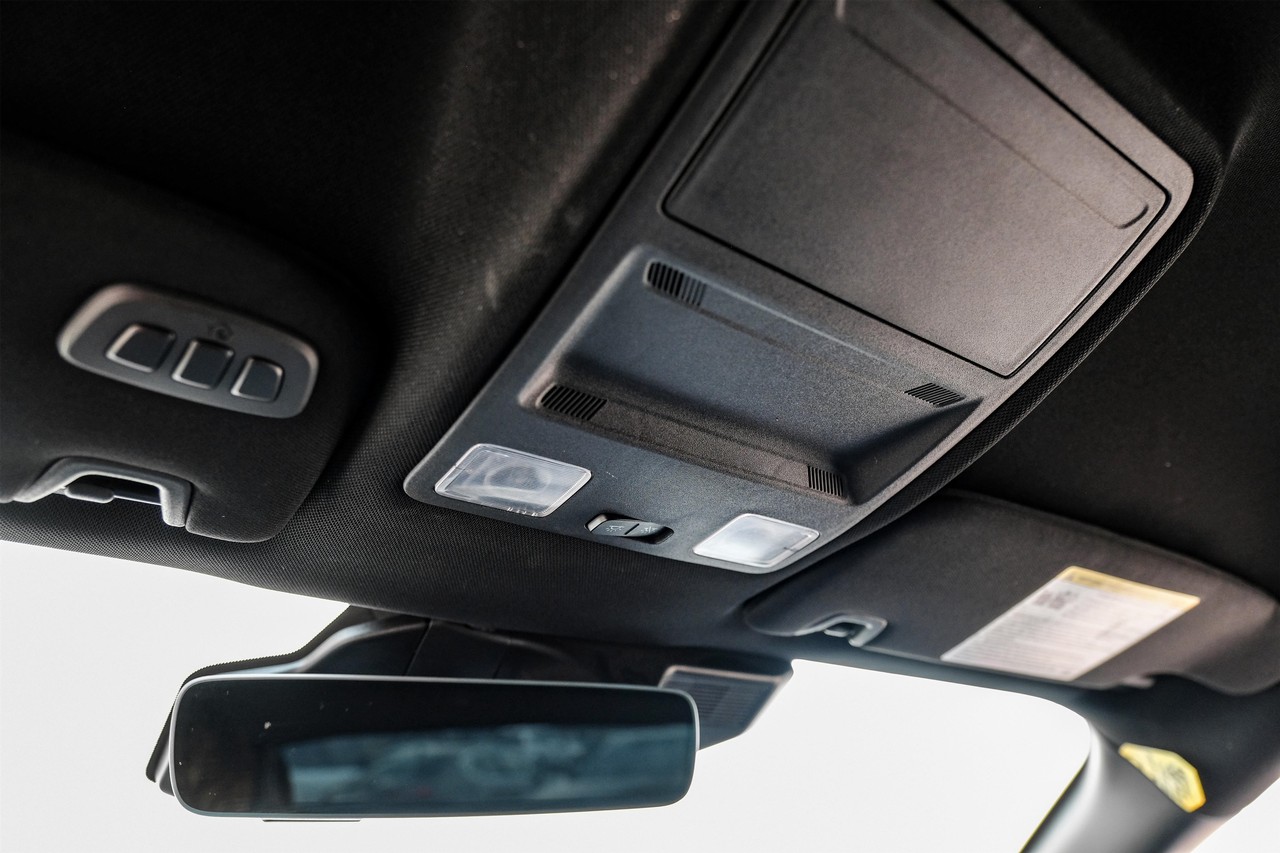 Ford Mustang Vehicle Main Gallery Image 24