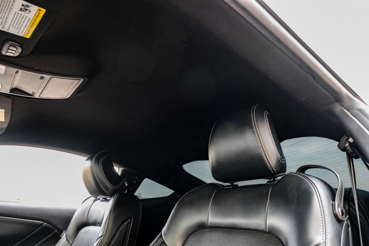 Ford Mustang Vehicle Main Gallery Image 28