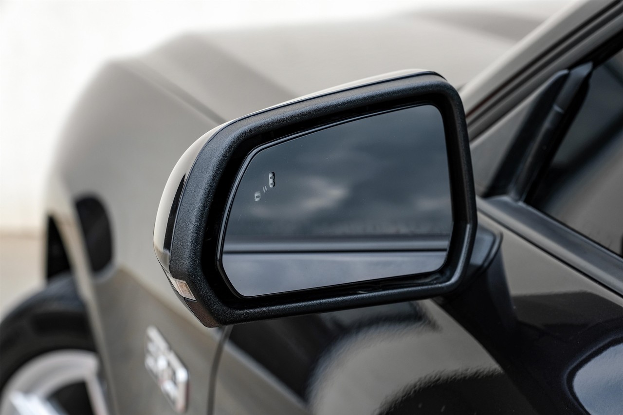 Ford Mustang Vehicle Main Gallery Image 33