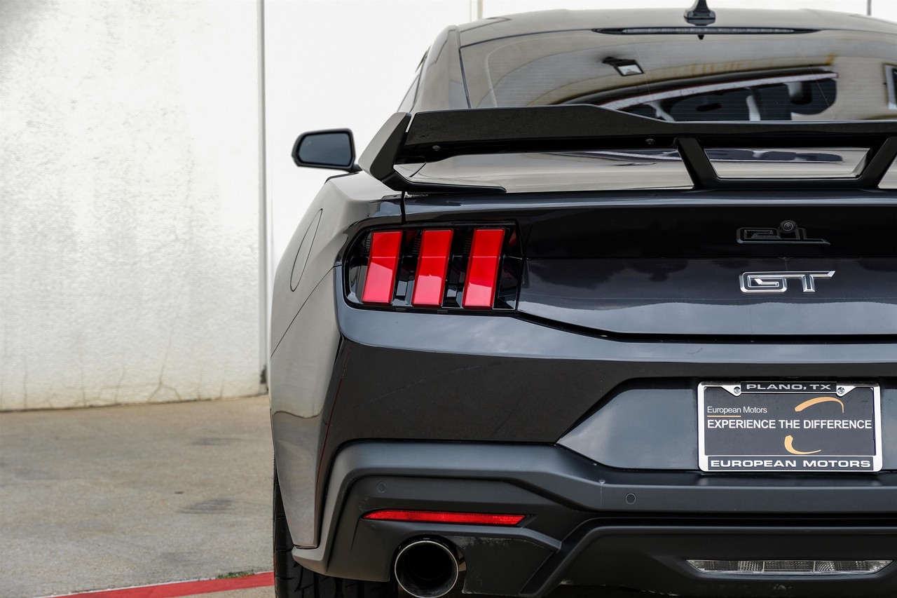 Ford Mustang Vehicle Main Gallery Image 38