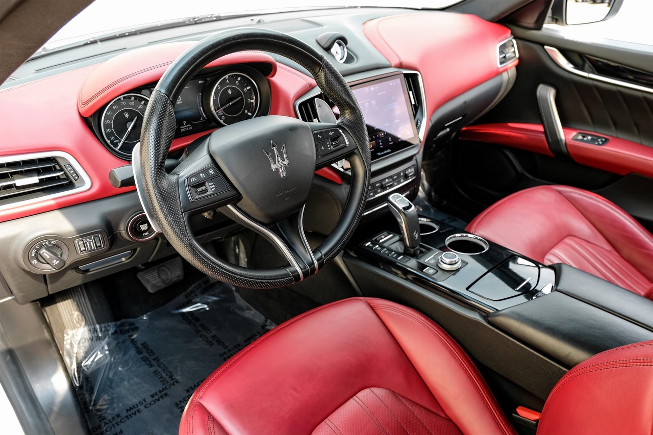 Maserati Ghibli Vehicle Main Gallery Image 03