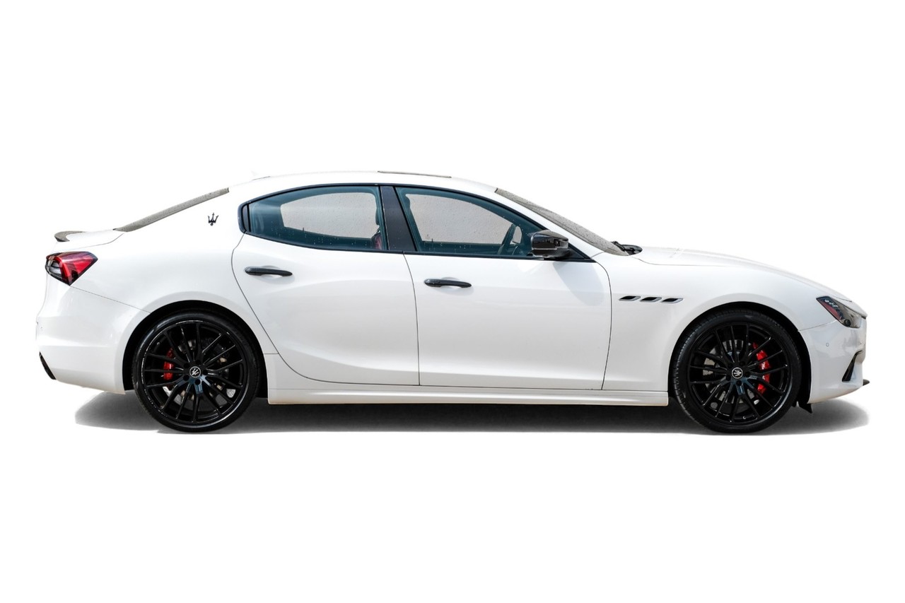 Maserati Ghibli Vehicle Main Gallery Image 06