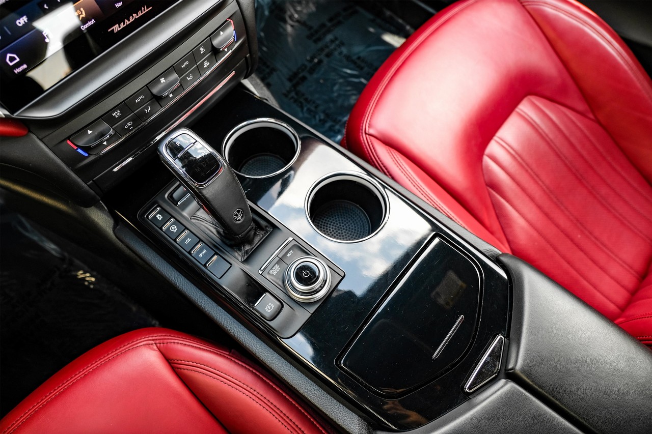 Maserati Ghibli Vehicle Main Gallery Image 18