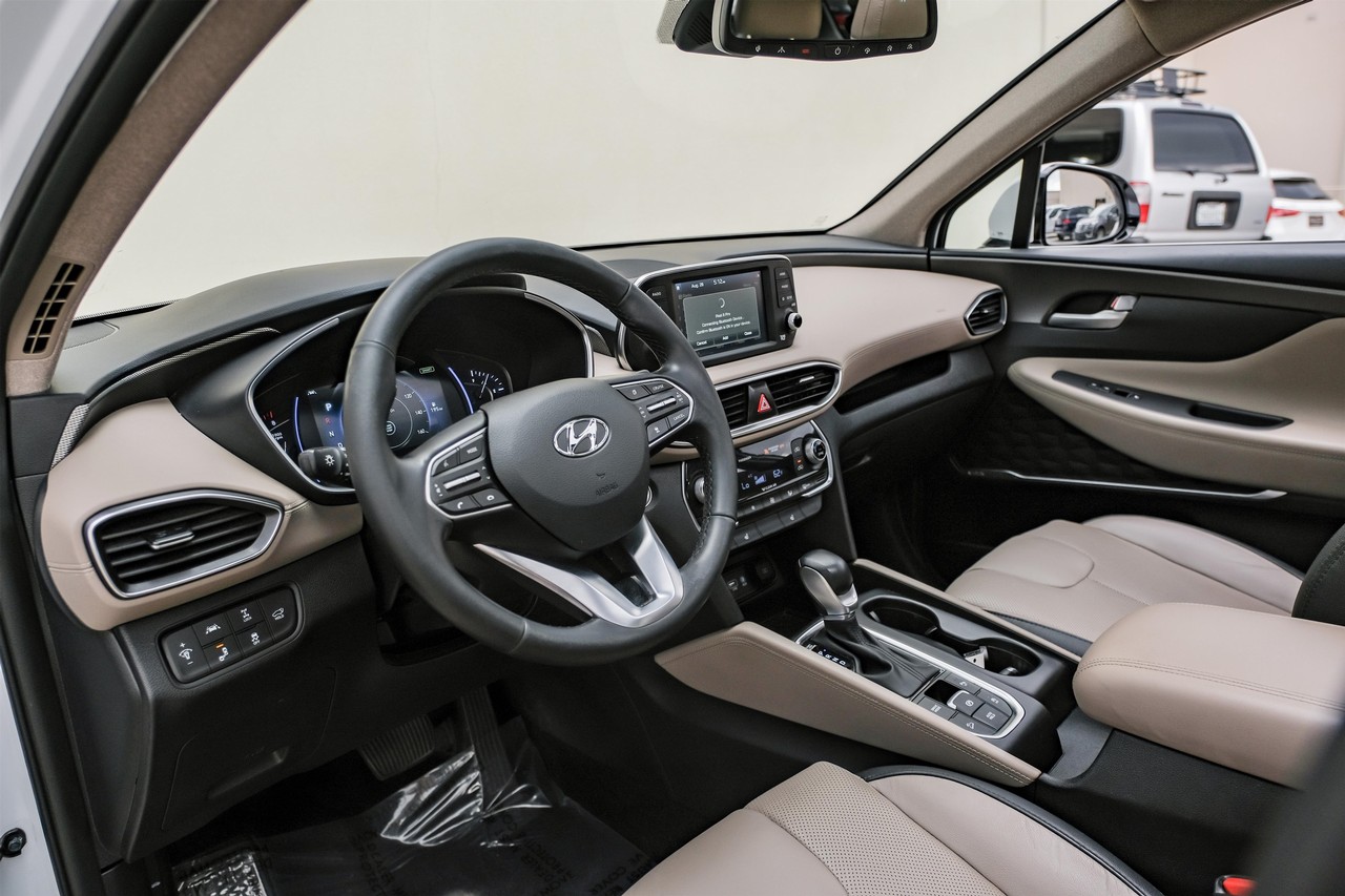 Hyundai Santa Fe Vehicle Main Gallery Image 03