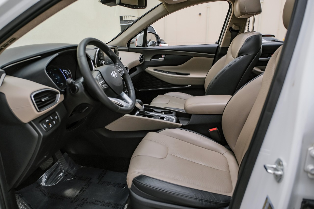 Hyundai Santa Fe Vehicle Main Gallery Image 04