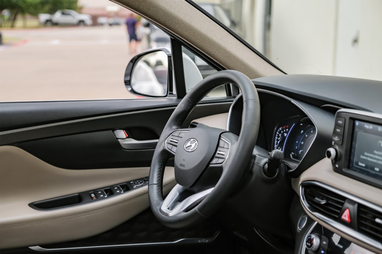 Hyundai Santa Fe Vehicle Main Gallery Image 14