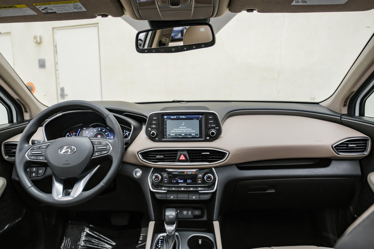 Hyundai Santa Fe Vehicle Main Gallery Image 15