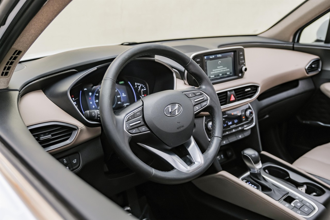 Hyundai Santa Fe Vehicle Main Gallery Image 16