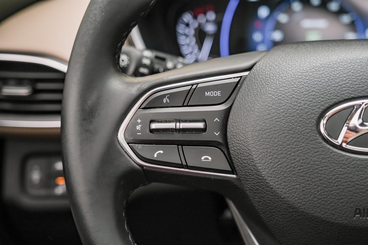 Hyundai Santa Fe Vehicle Main Gallery Image 17