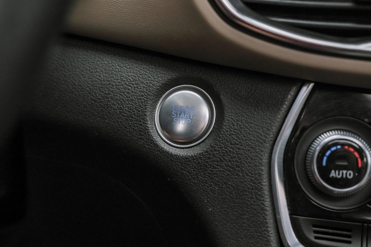 Hyundai Santa Fe Vehicle Main Gallery Image 21