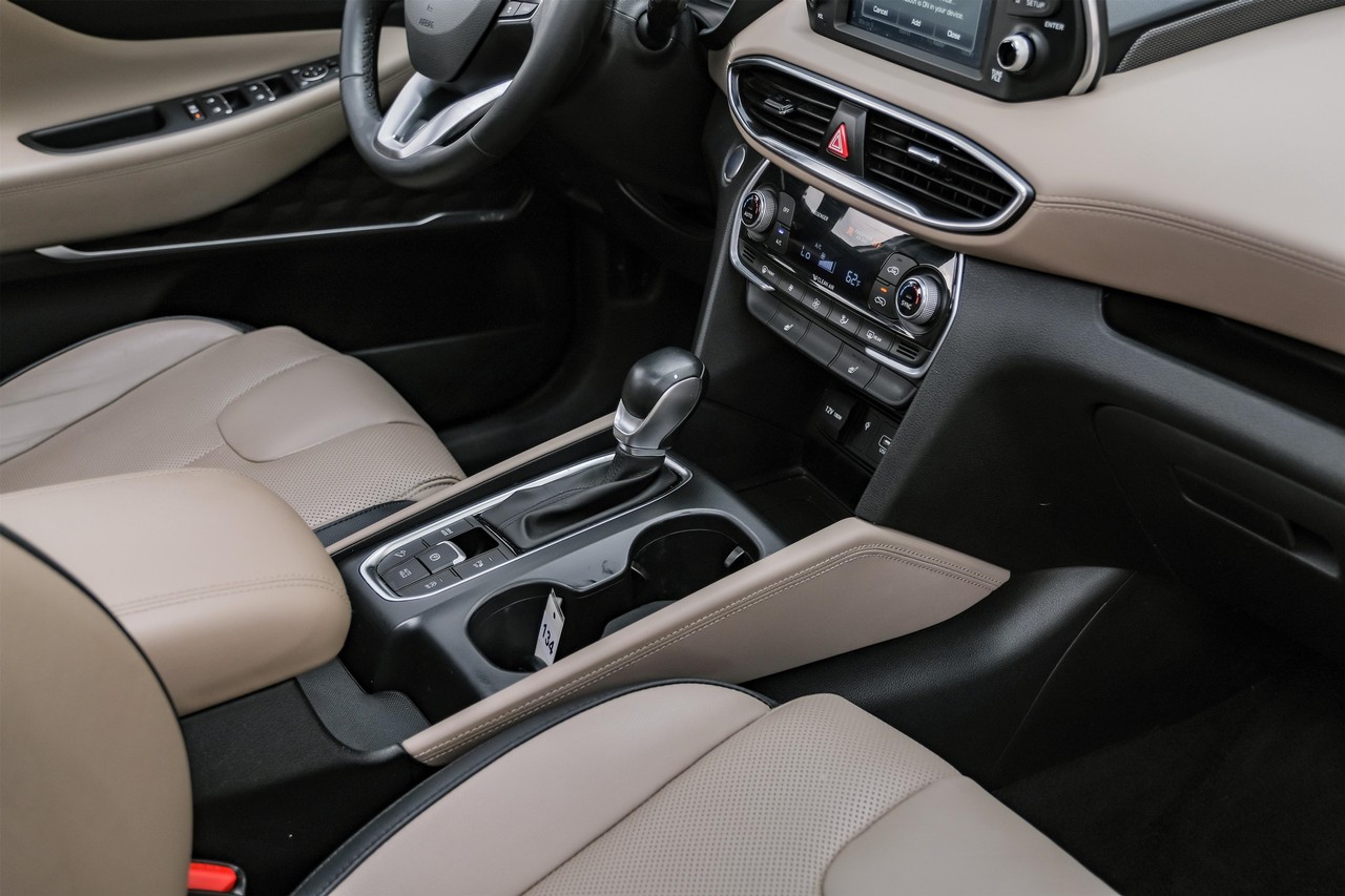 Hyundai Santa Fe Vehicle Main Gallery Image 23