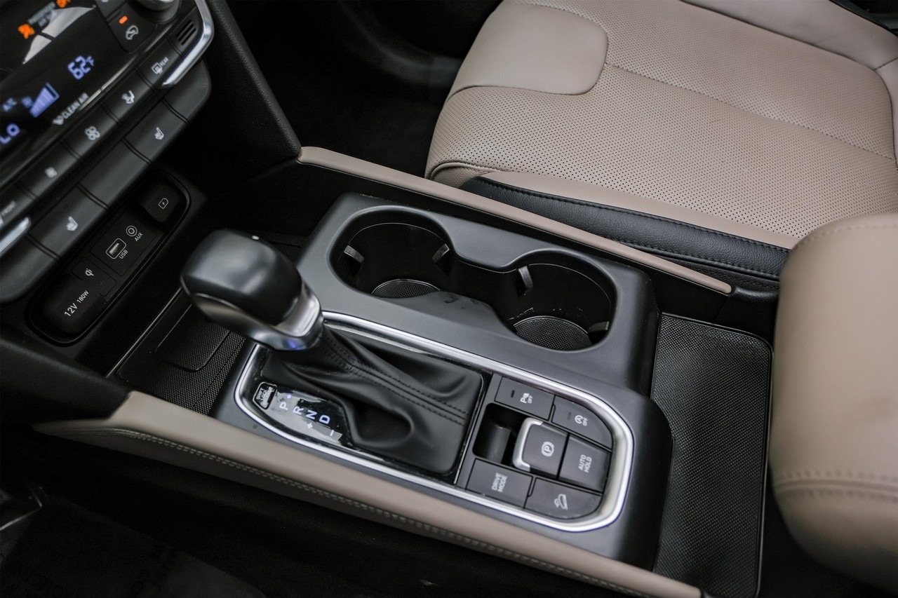 Hyundai Santa Fe Vehicle Main Gallery Image 25