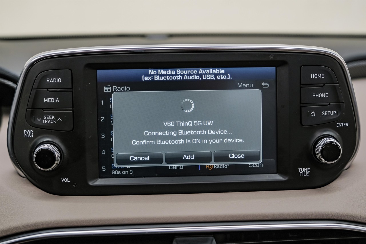Hyundai Santa Fe Vehicle Main Gallery Image 28