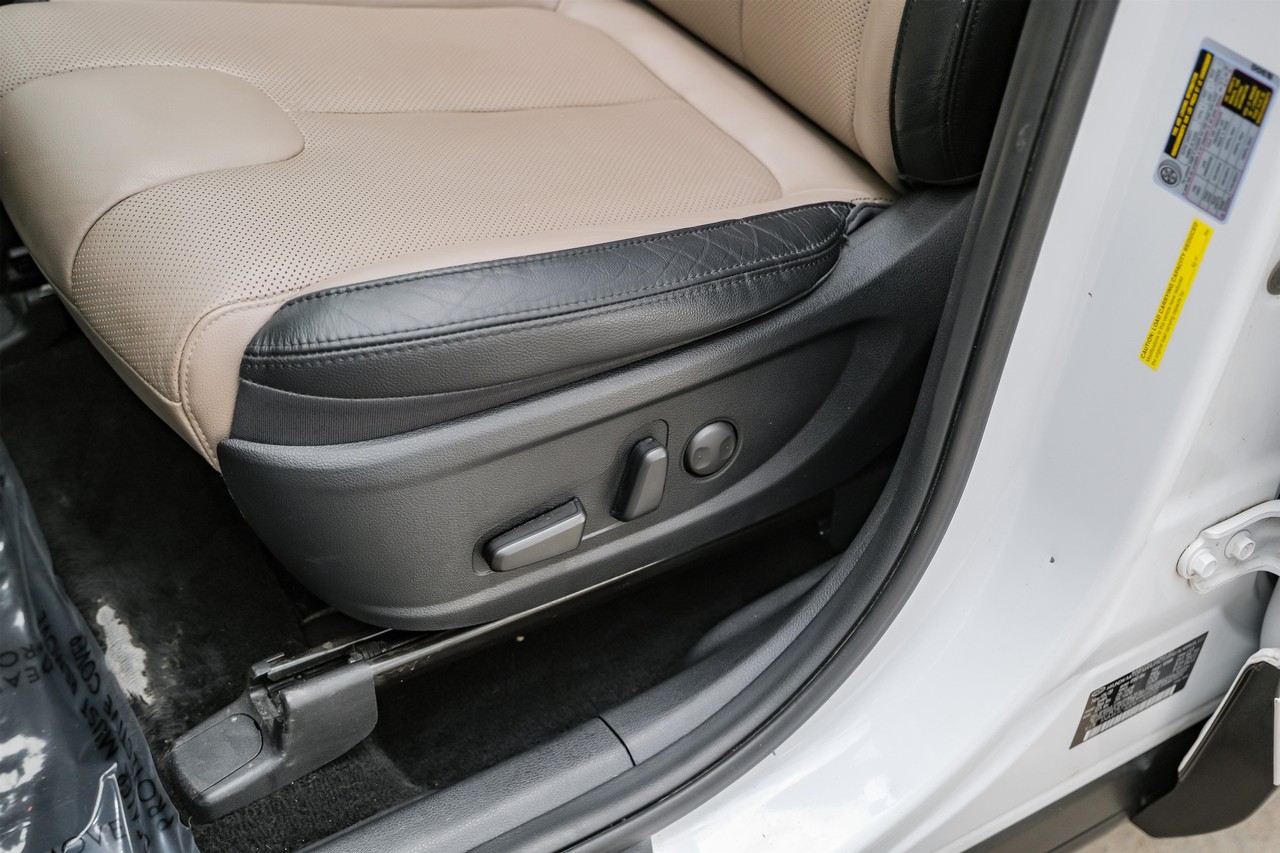 Hyundai Santa Fe Vehicle Main Gallery Image 30