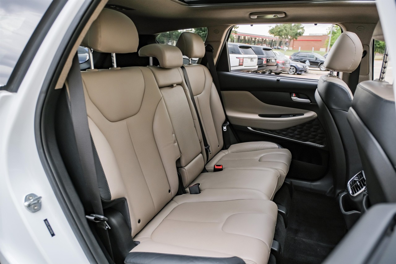 Hyundai Santa Fe Vehicle Main Gallery Image 32