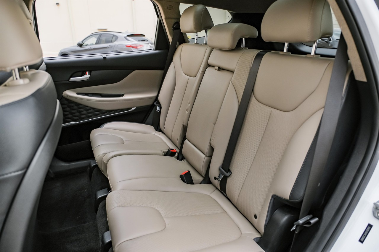 Hyundai Santa Fe Vehicle Main Gallery Image 35
