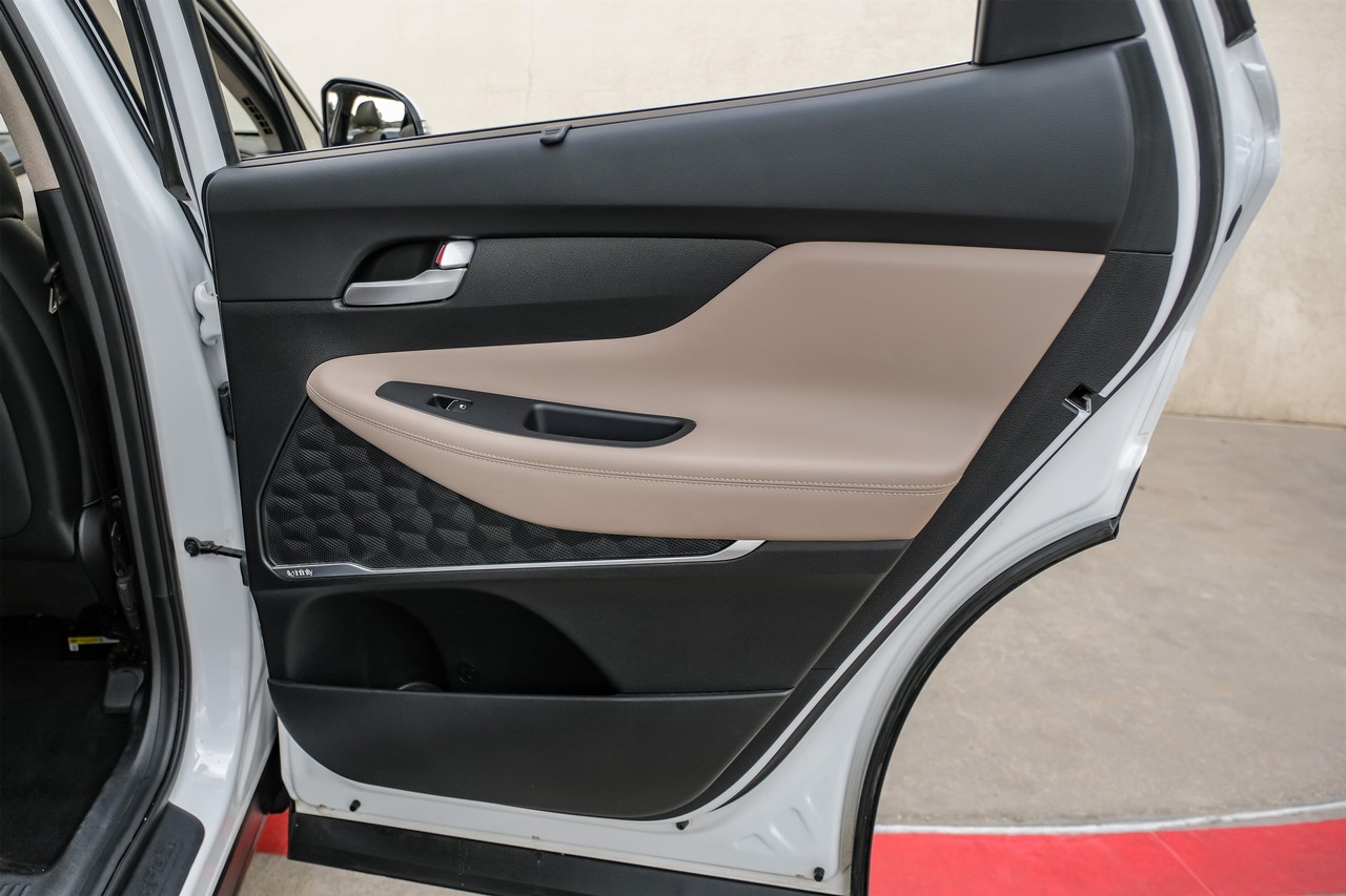 Hyundai Santa Fe Vehicle Main Gallery Image 42