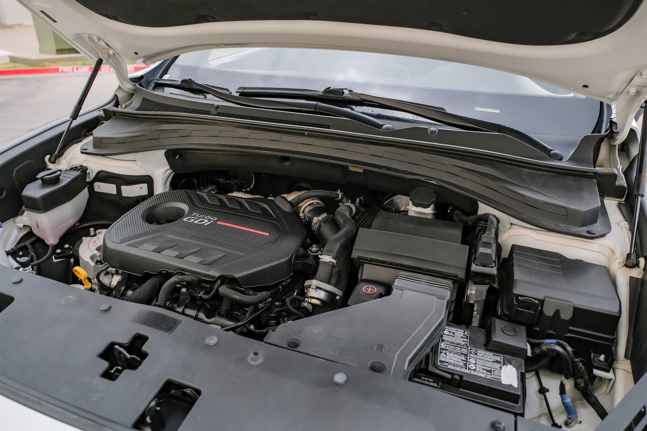 Hyundai Santa Fe Vehicle Main Gallery Image 45
