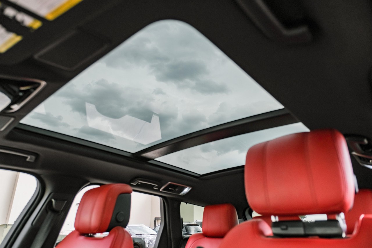 Land Rover Range Rover Sport Vehicle Main Gallery Image 05