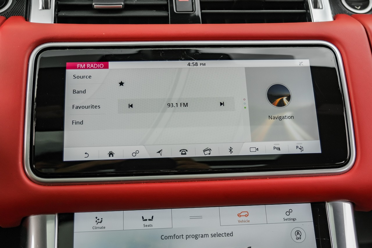 Land Rover Range Rover Sport Vehicle Main Gallery Image 28