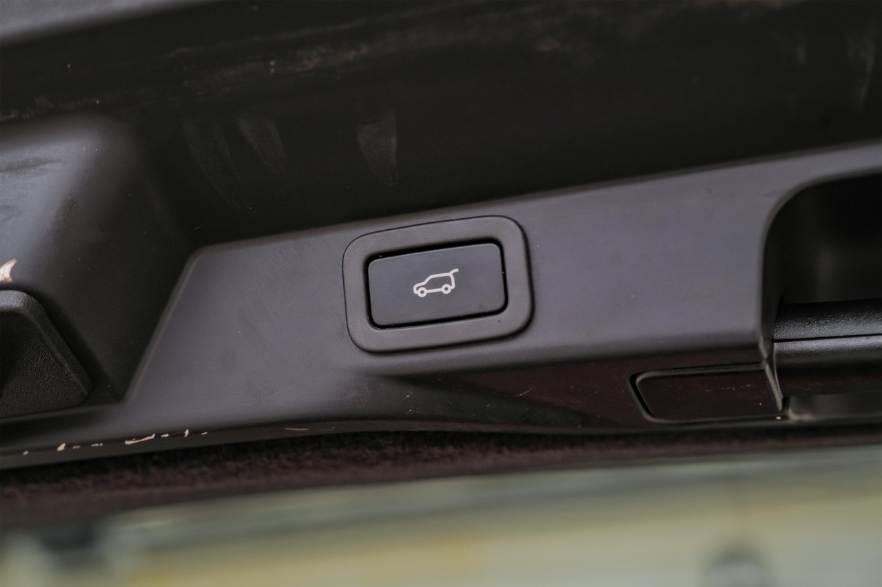 Land Rover Range Rover Sport Vehicle Main Gallery Image 48