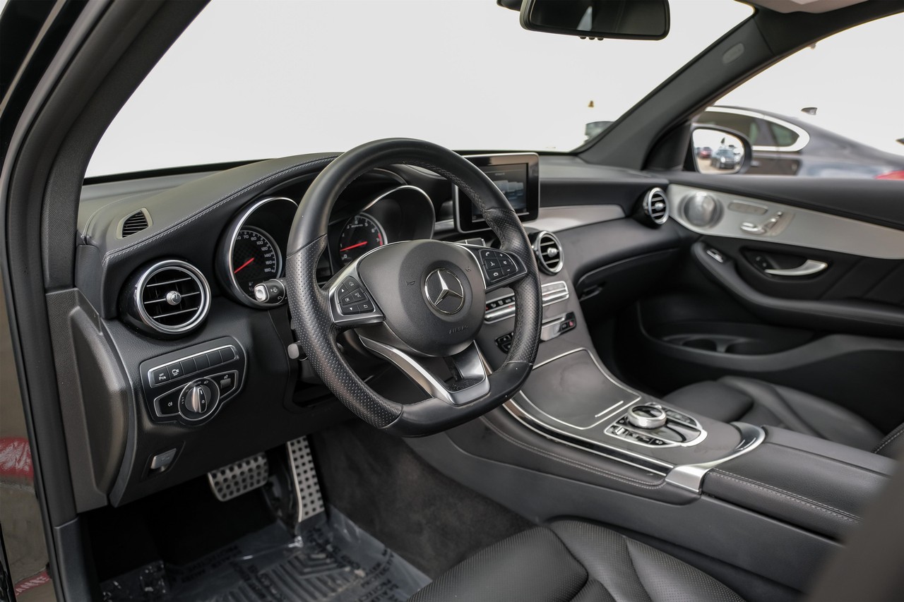 Mercedes-Benz GLC Vehicle Main Gallery Image 03
