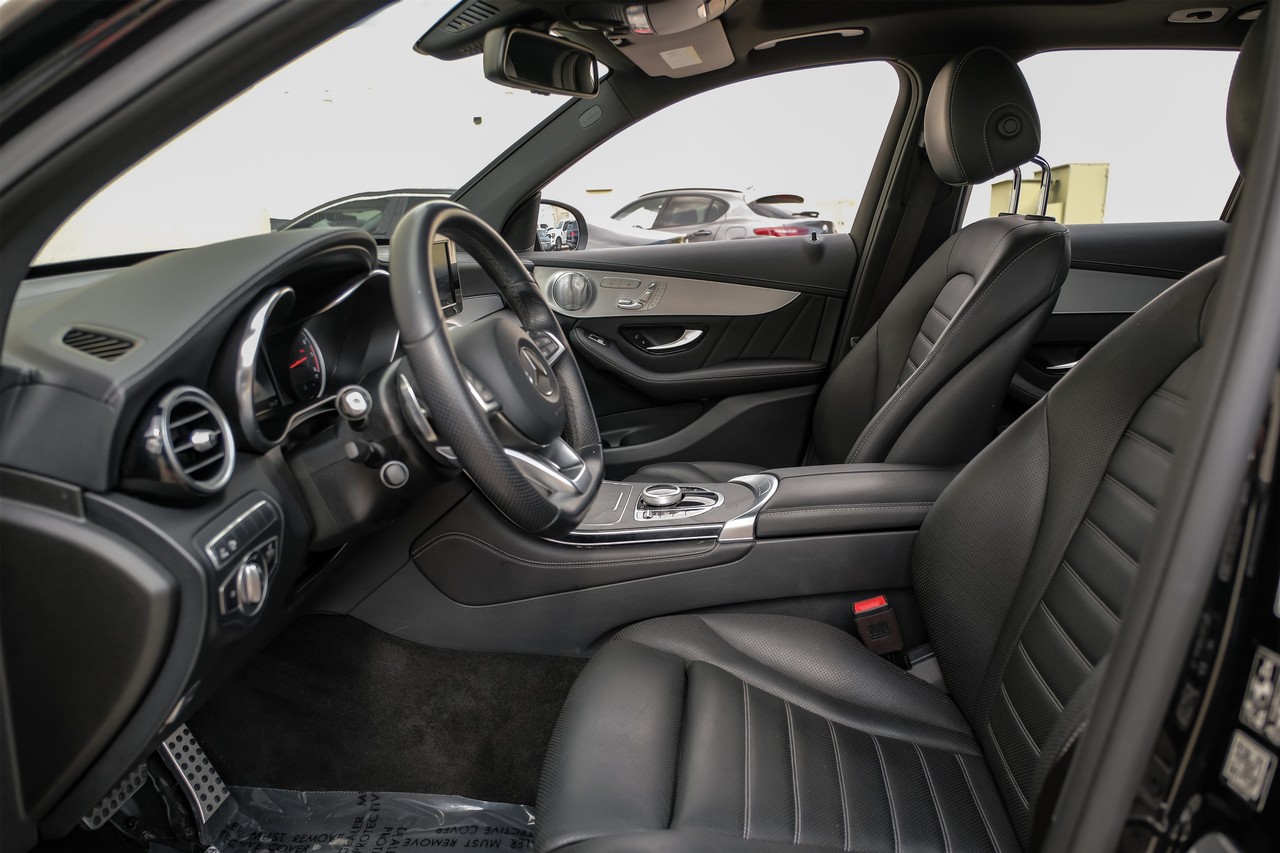 Mercedes-Benz GLC Vehicle Main Gallery Image 04