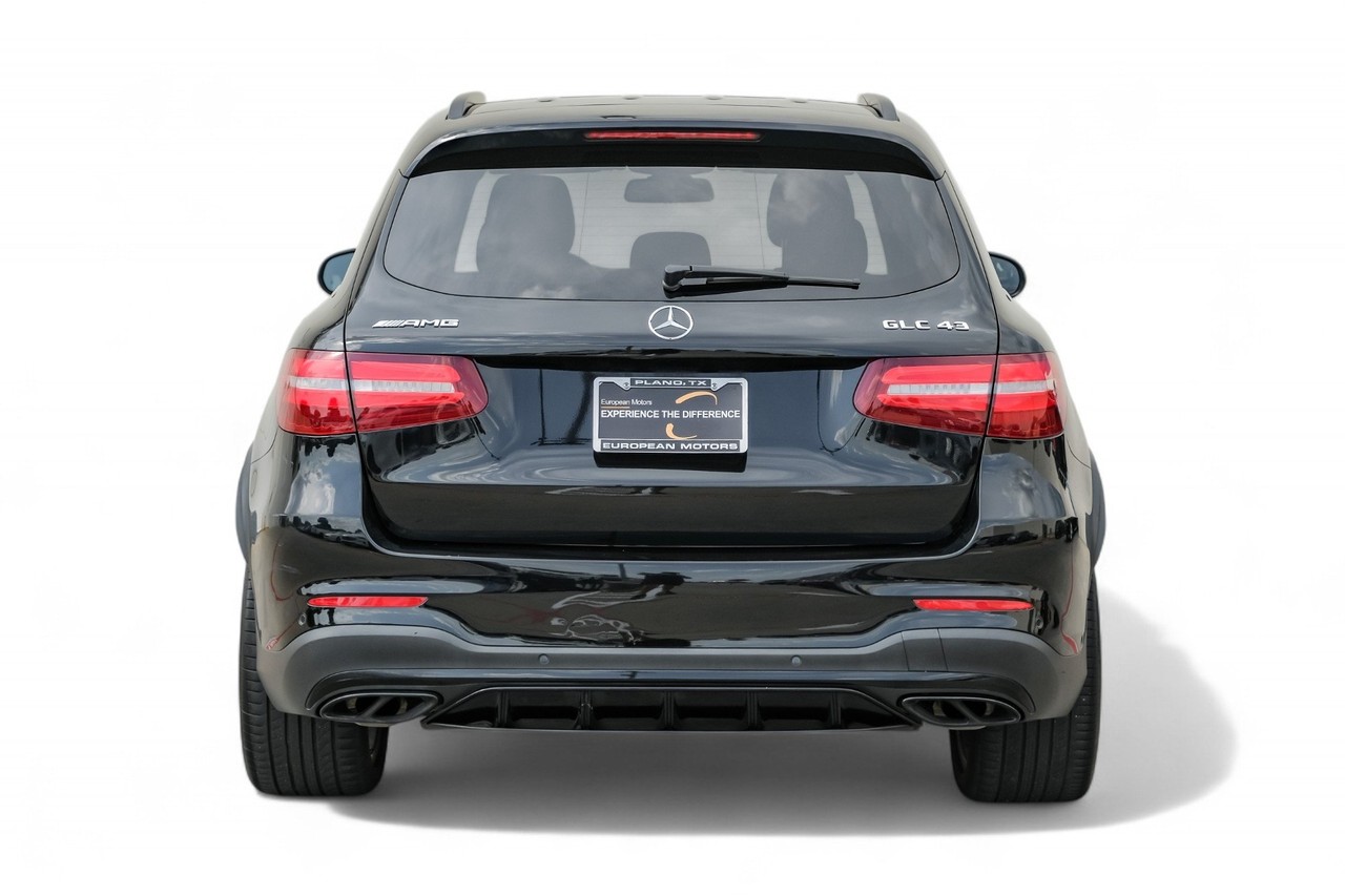Mercedes-Benz GLC Vehicle Main Gallery Image 09
