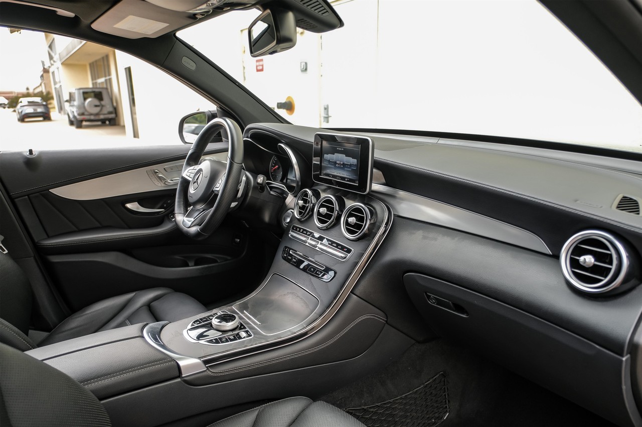 Mercedes-Benz GLC Vehicle Main Gallery Image 14
