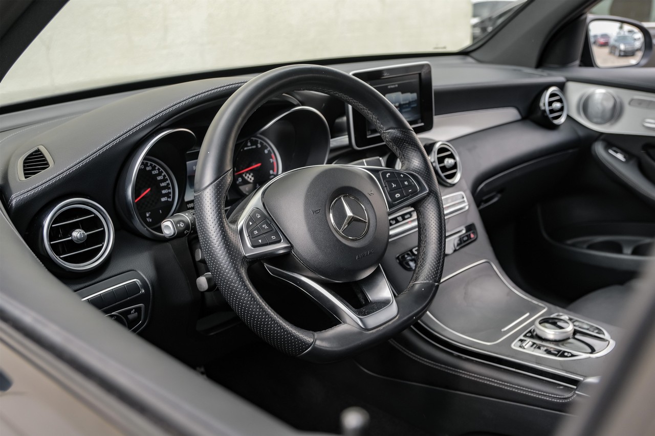 Mercedes-Benz GLC Vehicle Main Gallery Image 17