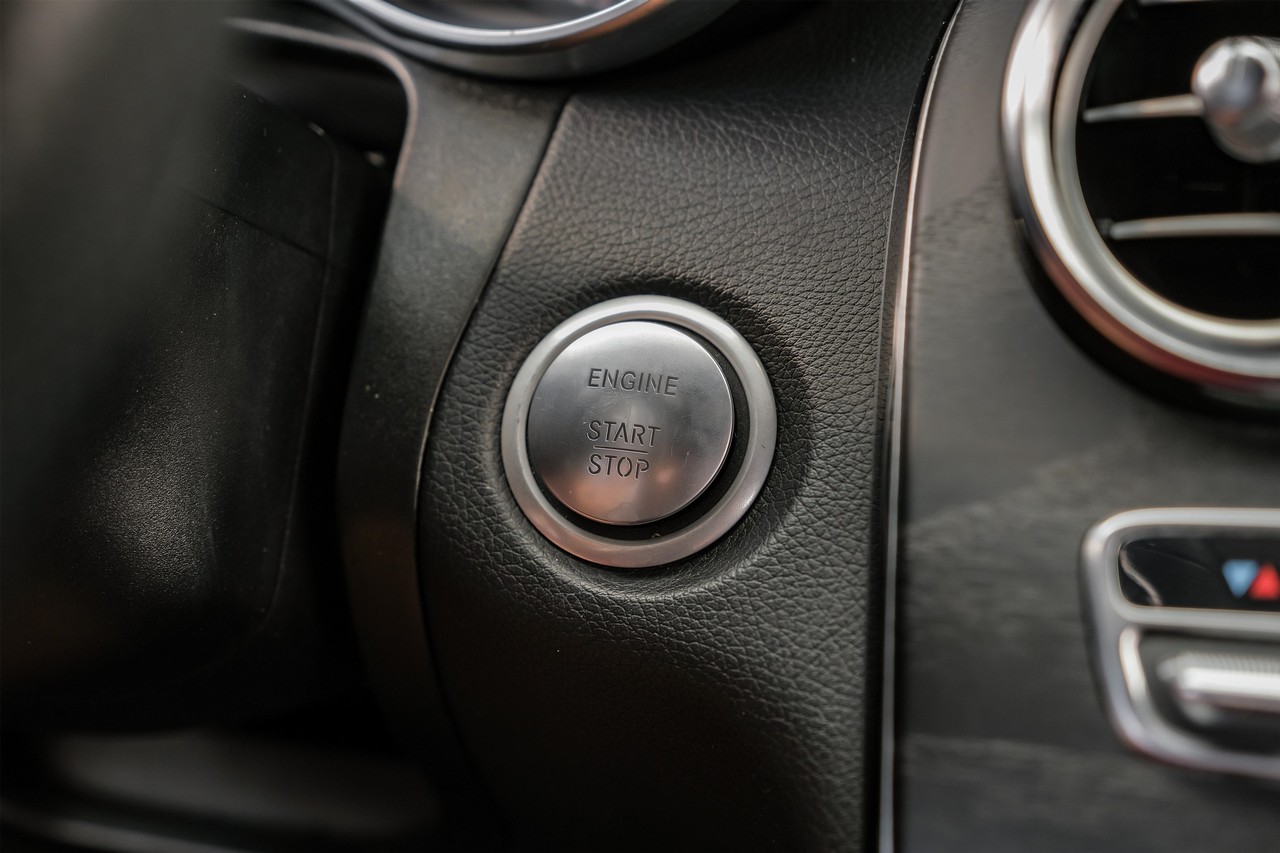 Mercedes-Benz GLC Vehicle Main Gallery Image 22
