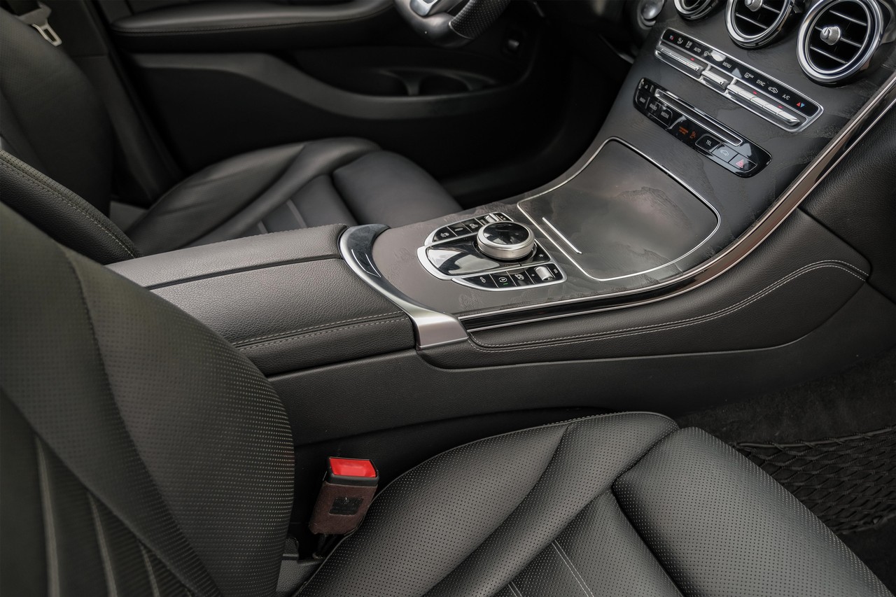 Mercedes-Benz GLC Vehicle Main Gallery Image 24