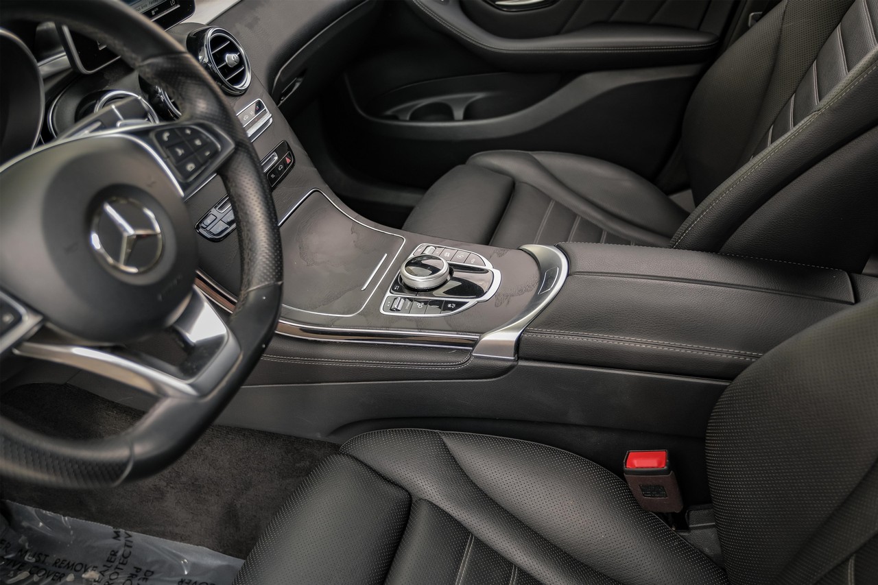Mercedes-Benz GLC Vehicle Main Gallery Image 25