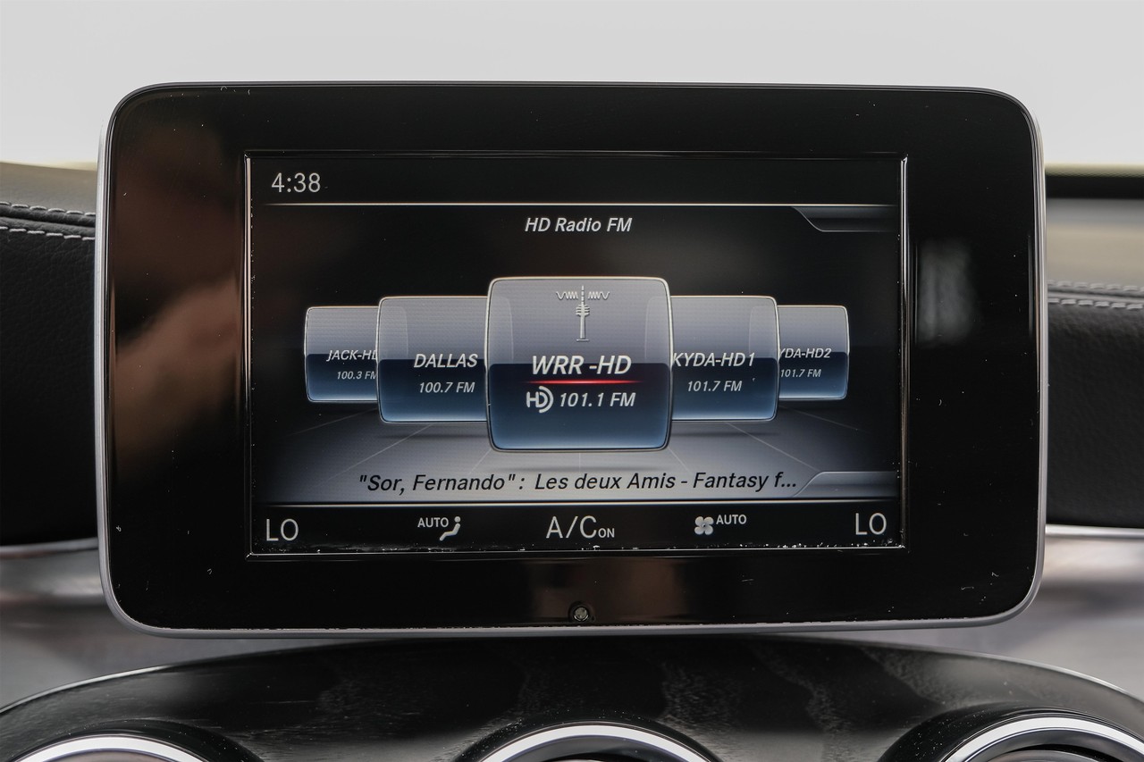Mercedes-Benz GLC Vehicle Main Gallery Image 28