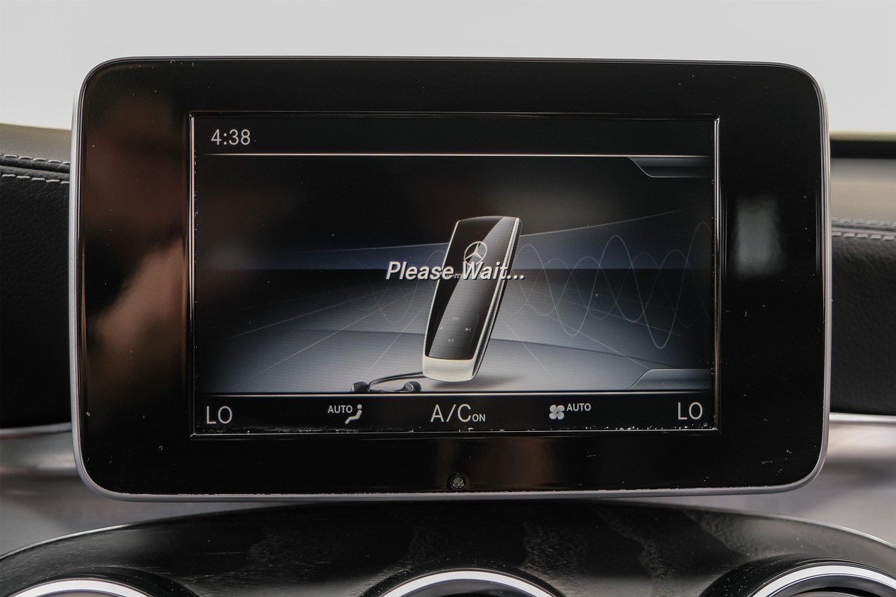 Mercedes-Benz GLC Vehicle Main Gallery Image 29