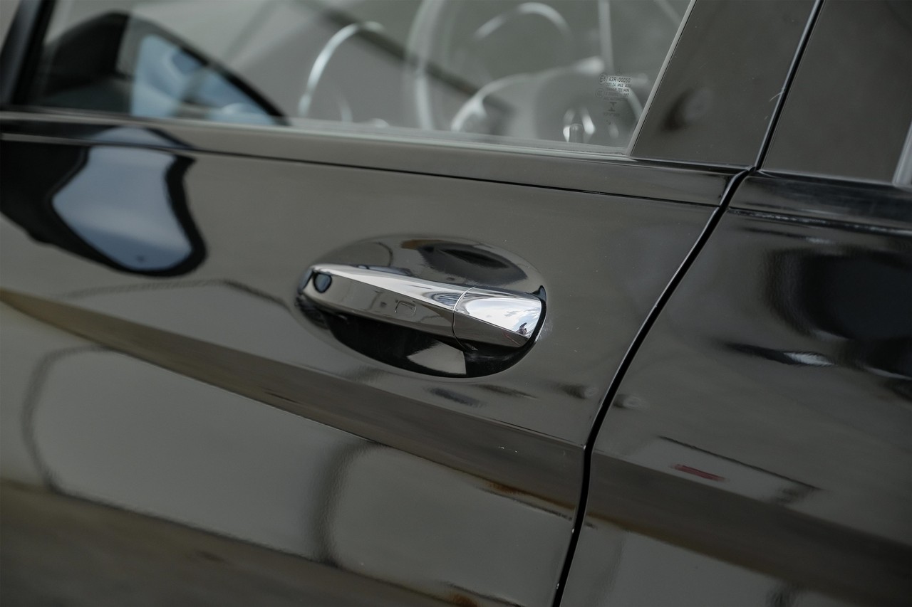 Mercedes-Benz GLC Vehicle Main Gallery Image 38