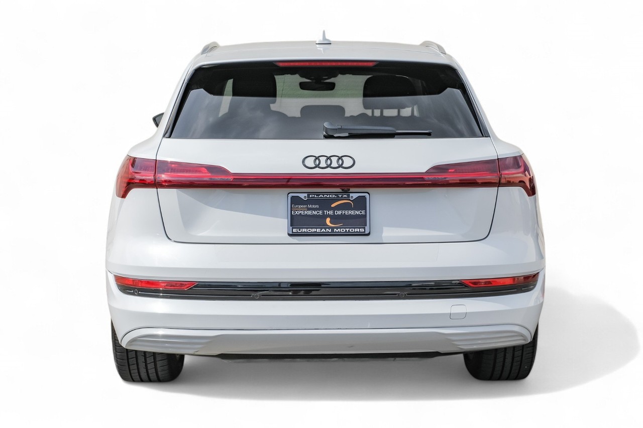 Audi e-tron Vehicle Main Gallery Image 09