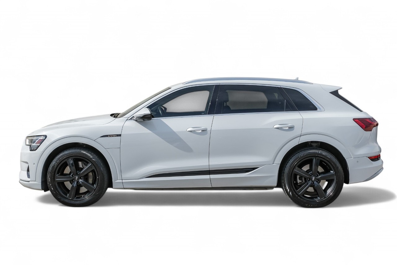 Audi e-tron Vehicle Main Gallery Image 11