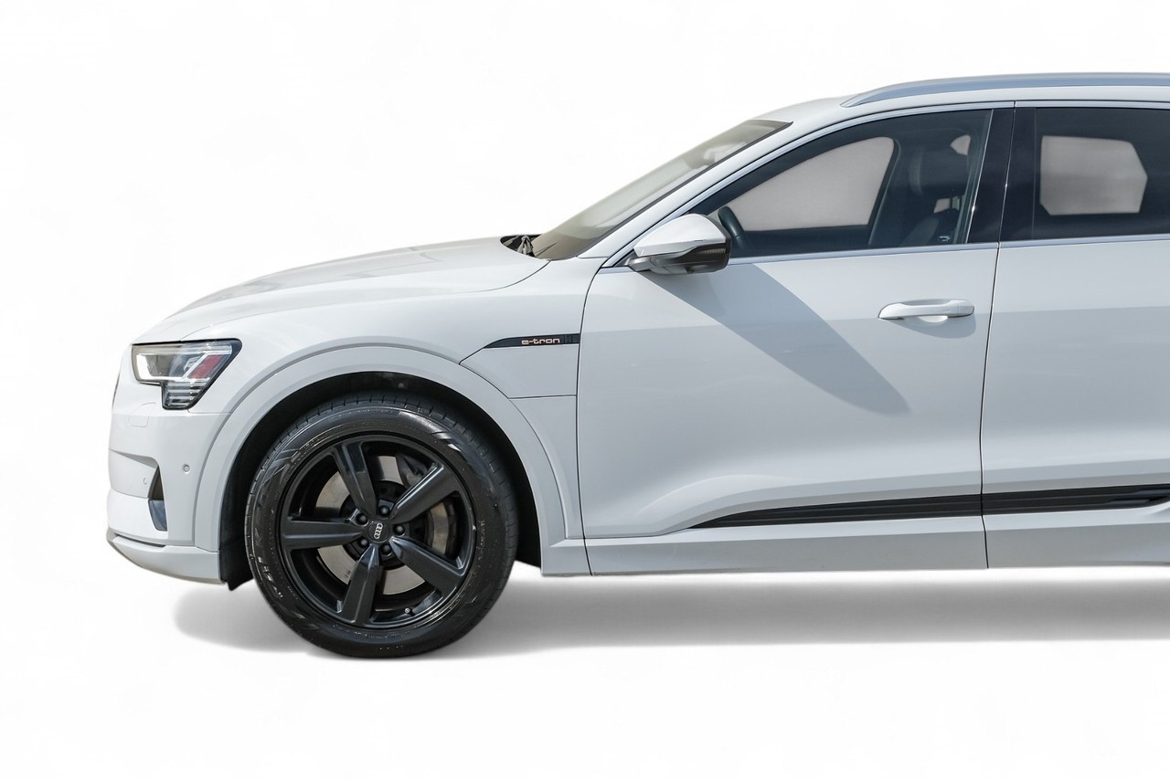 Audi e-tron Vehicle Main Gallery Image 12