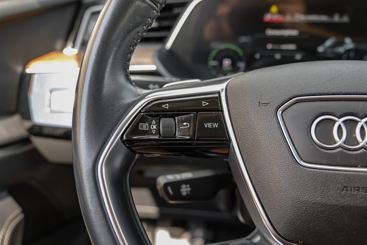 Audi e-tron Vehicle Main Gallery Image 18