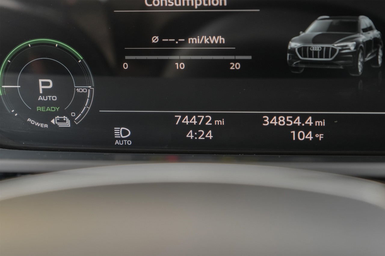 Audi e-tron Vehicle Main Gallery Image 21