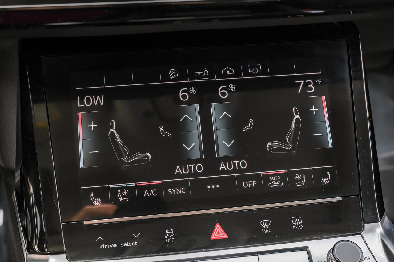 Audi e-tron Vehicle Main Gallery Image 27