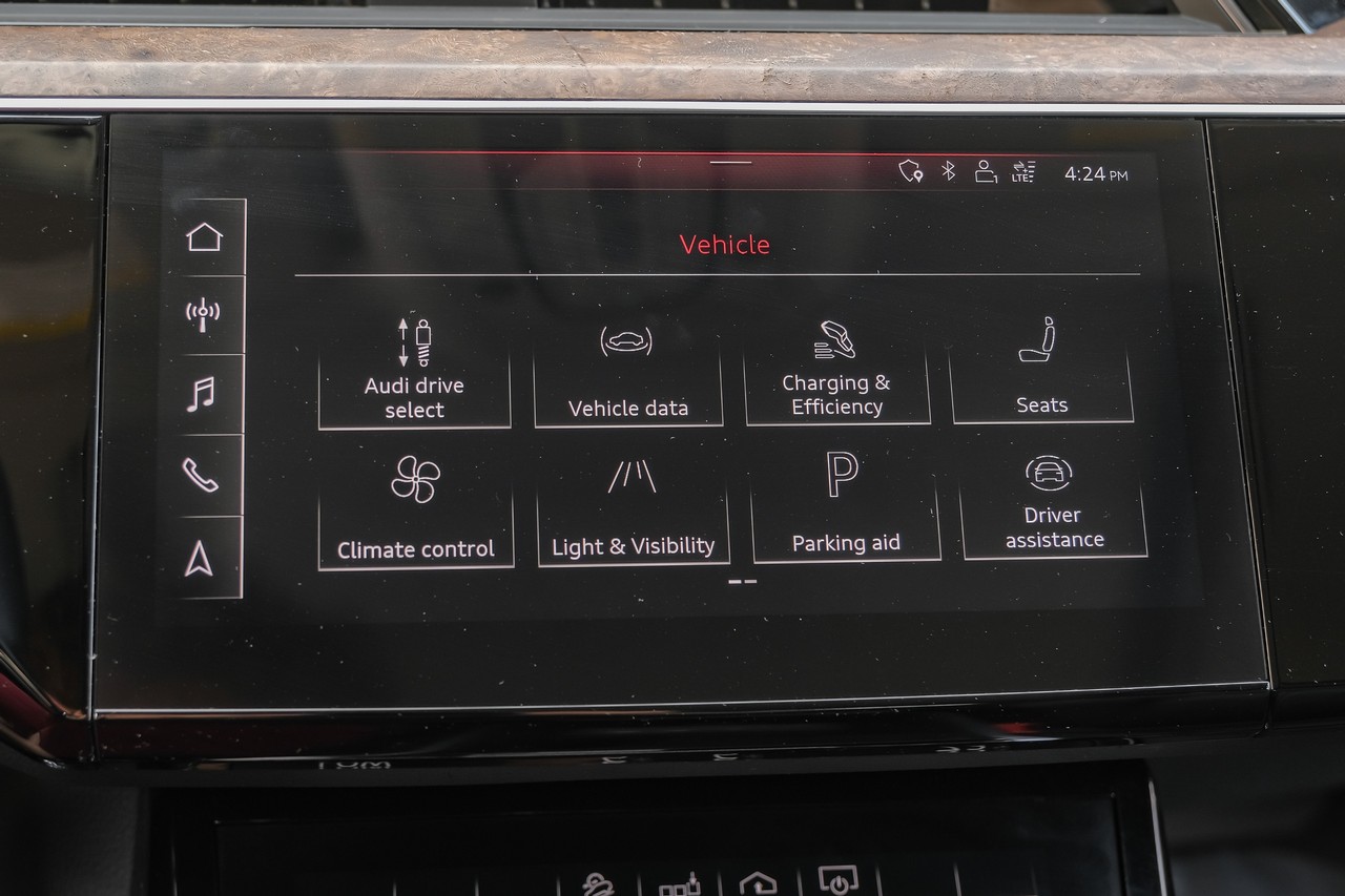 Audi e-tron Vehicle Main Gallery Image 28