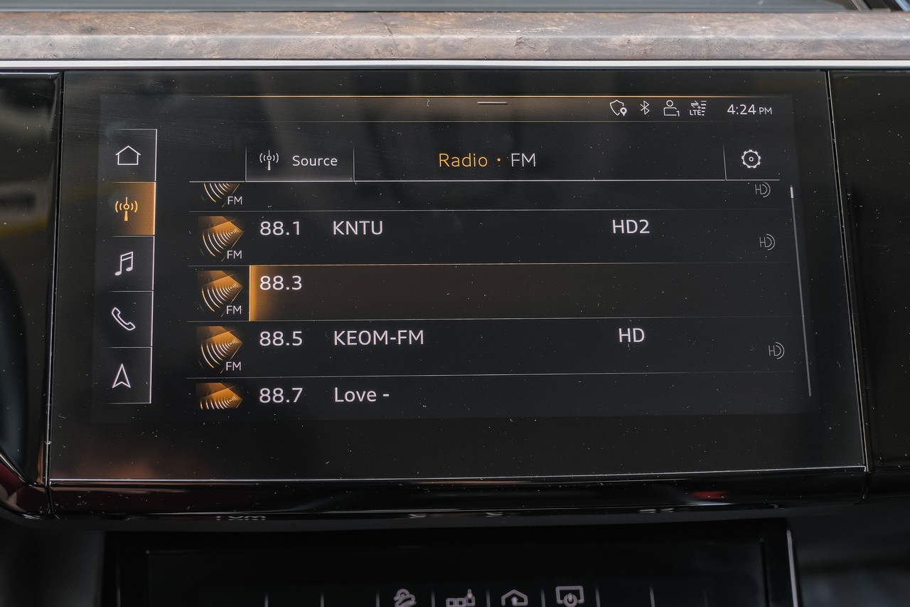 Audi e-tron Vehicle Main Gallery Image 29