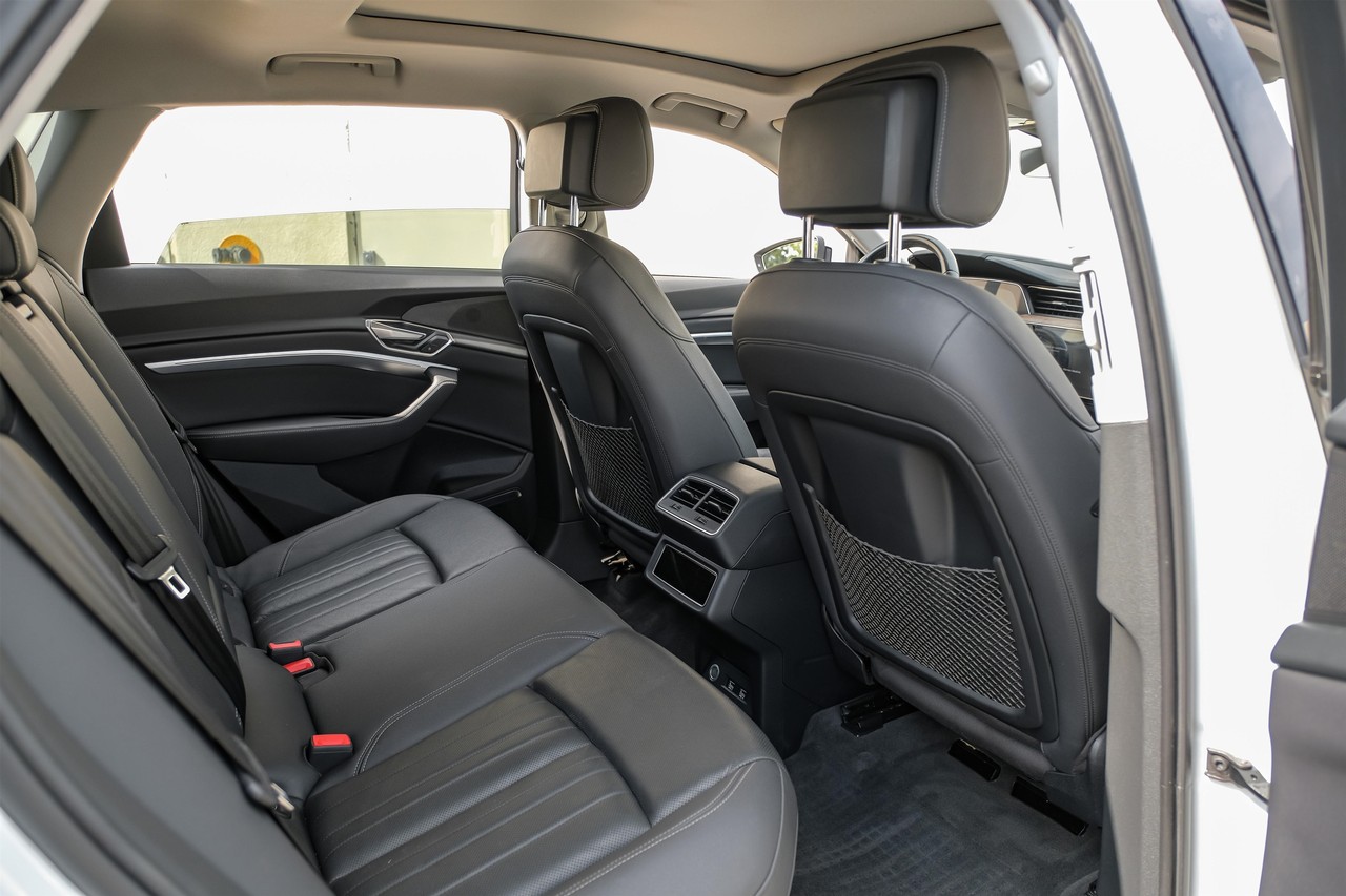 Audi e-tron Vehicle Main Gallery Image 36