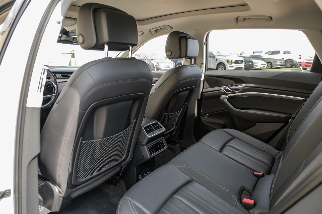 Audi e-tron Vehicle Main Gallery Image 37