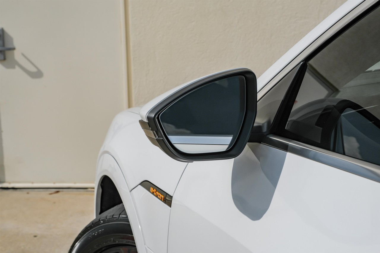 Audi e-tron Vehicle Main Gallery Image 40